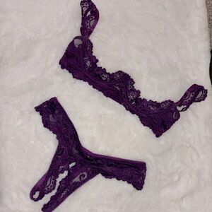 Sexy Two Piece Lacy Lingerie Set with Crotchless Panty and Open Bra